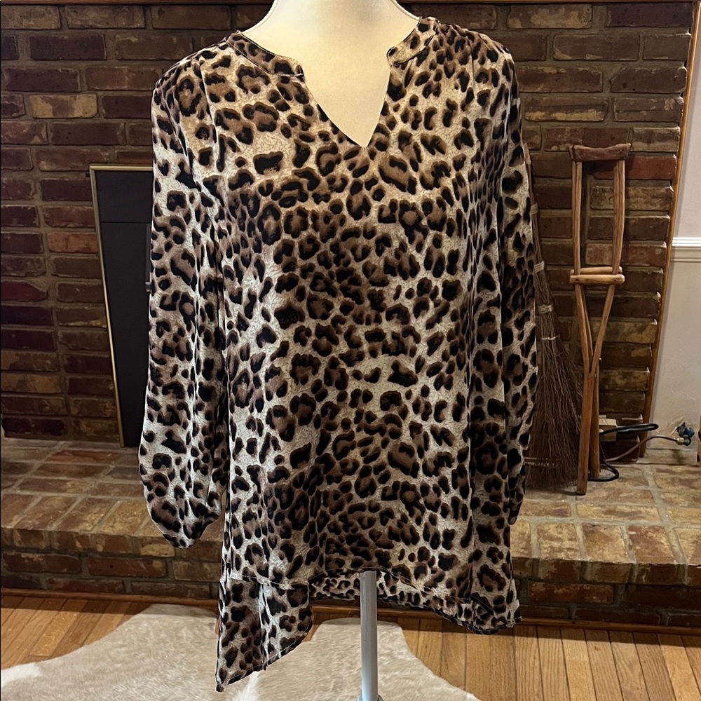 JODIFL Leopard Print V-Neck Blouse